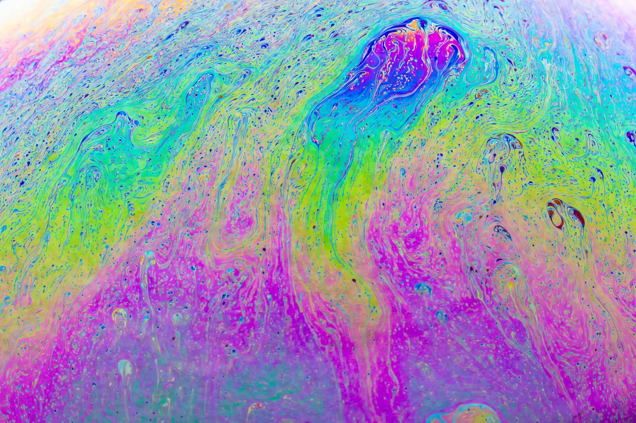 Explore vibrant fluid patterns resembling liquid art, showcasing a psychedelic and artistic texture.